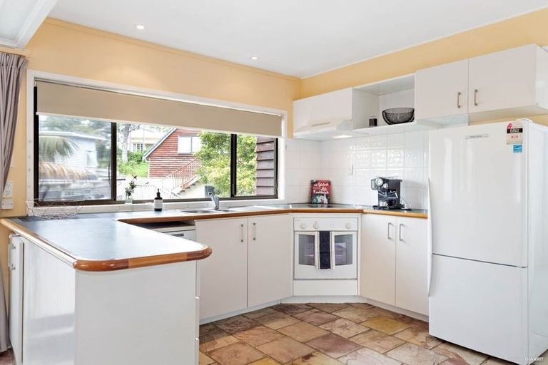 Photo of property in 1/17 Sandown Road, Rothesay Bay, Auckland, 0630