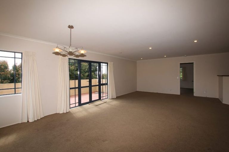 Photo of property in 7a Roberts Road, Glenfield, Auckland, 0629