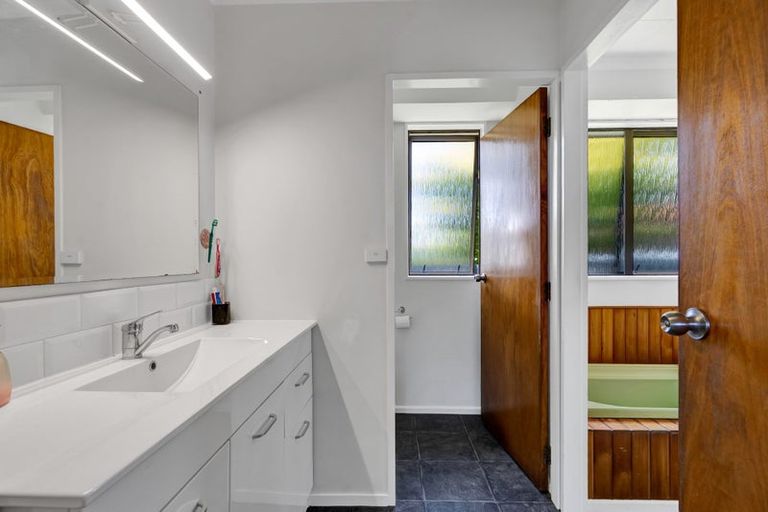 Photo of property in 10 Tawari Street, Inglewood, 4330