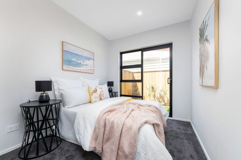 Photo of property in 3153 Great North Road, New Lynn, Auckland, 0600