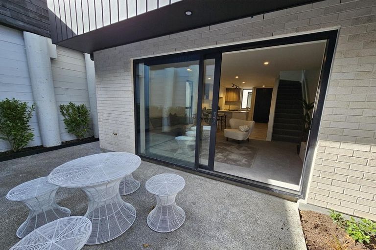 Photo of property in 16 Ara Toutouwai, Karori, Wellington, 6012