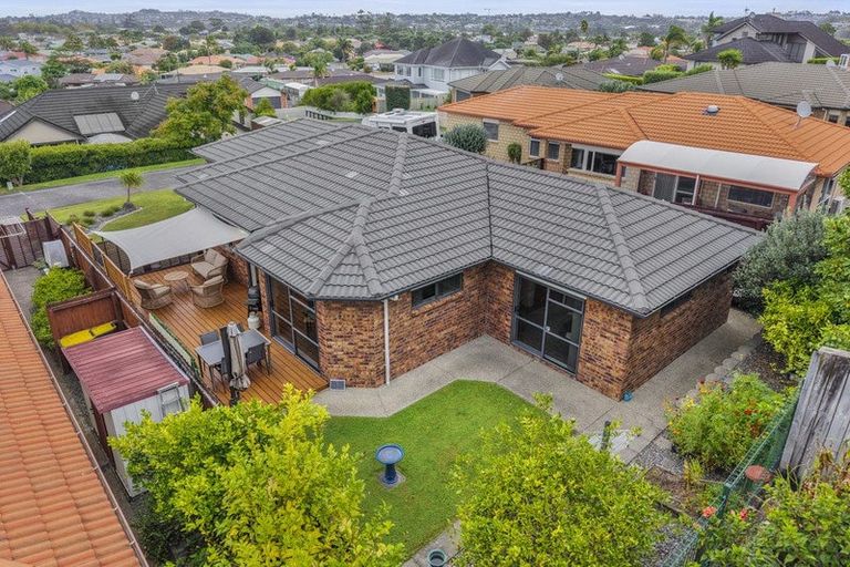 Photo of property in 44 Chesterfield Way, Orewa, 0931