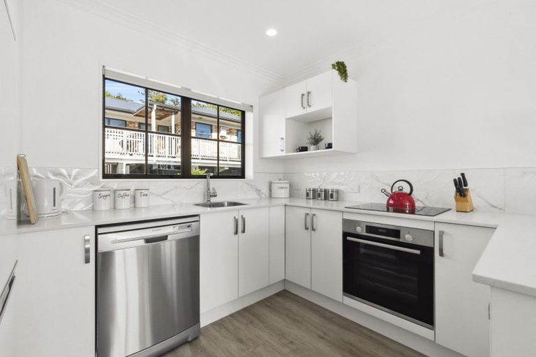 Photo of property in 2/10 Great South Road, Papakura, 2110