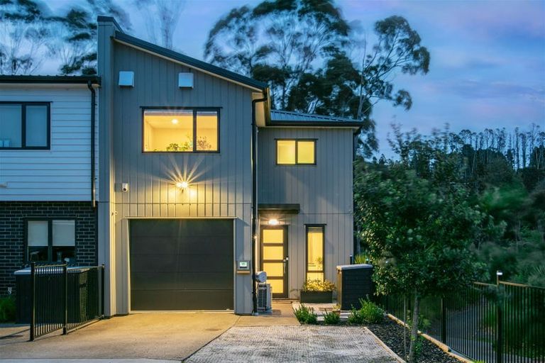 Photo of property in 11 Kaimai Avenue, Massey, Auckland, 0614