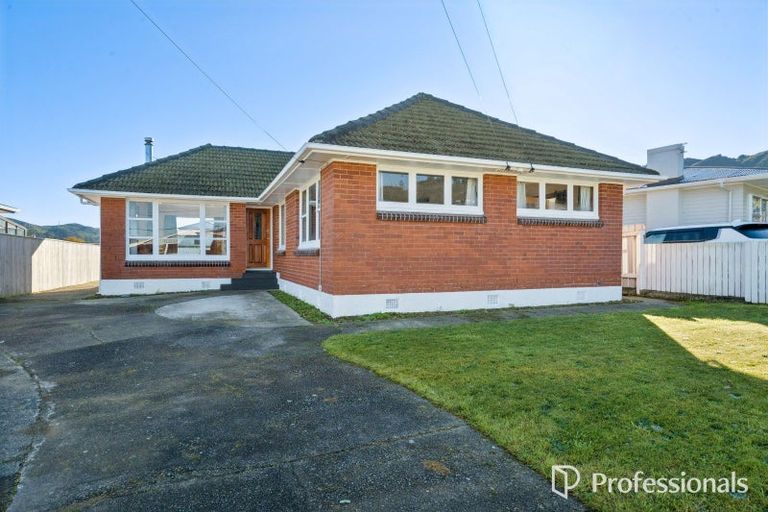 Photo of property in 38 Russell Road, Wainuiomata, Lower Hutt, 5014