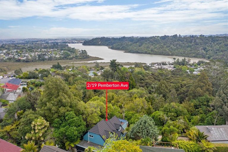 Photo of property in 2/19 Pemberton Avenue, Bayview, Auckland, 0629