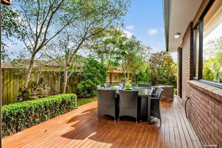 Photo of property in 8 Seamount Drive, Red Beach, 0932