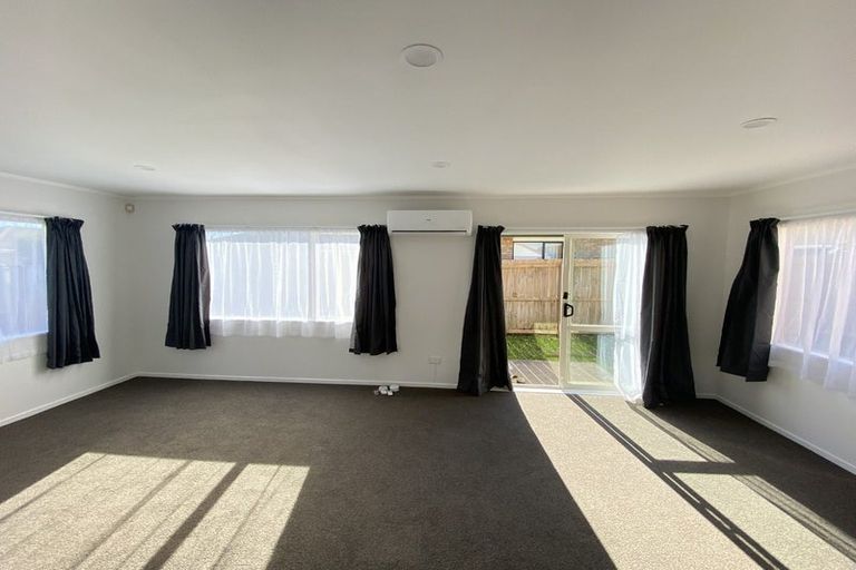 Photo of property in 3/53 Robert Skelton Place, Clendon Park, Auckland, 2103