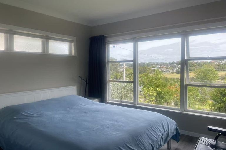 Photo of property in 39 Sylvan Avenue, Northcote, Auckland, 0627