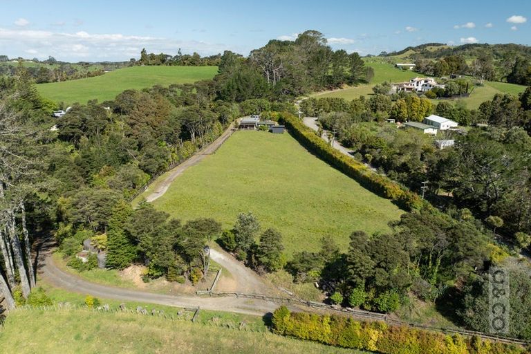 Photo of property in 35a Fork Road, Kumeu, 0891