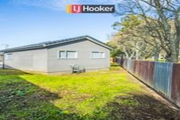Photo of property in 11 Malcolm Place, Mangere East, Auckland, 2024