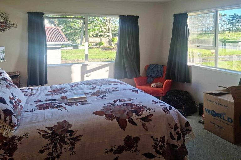 Photo of property in 25 Pyle Road West, One Tree Point, 0118