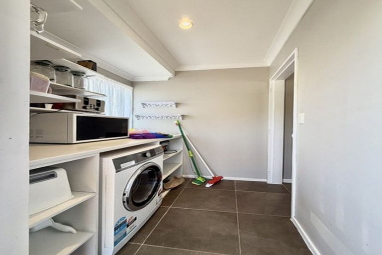 Photo of property in 2 Opurere Grove, Tirohanga, Lower Hutt, 5010