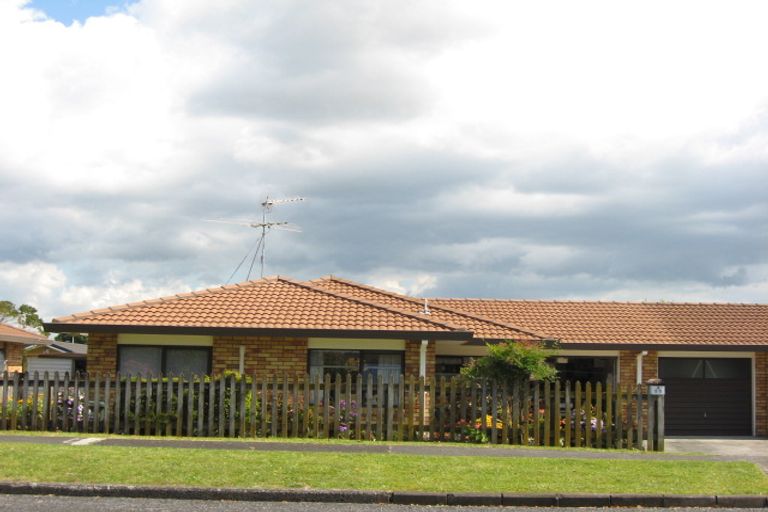 Photo of property in 2/30 Hall Street, Pukekohe, 2120