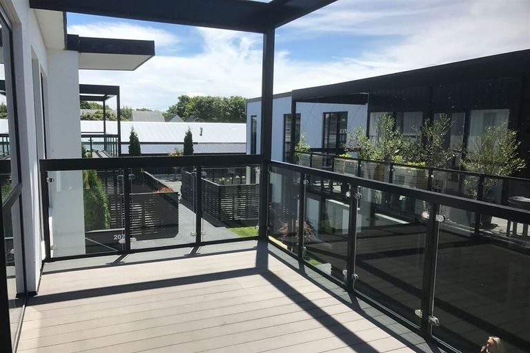 Photo of property in 4/275 Kilmore Street, Christchurch Central, Christchurch, 8011