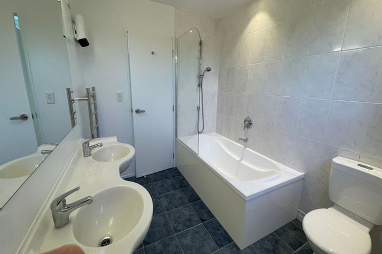 Photo of property in 1/41 High Road, Glenfield, Auckland, 0629