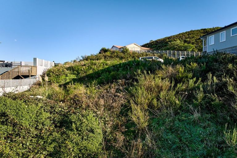 Photo of property in 33 Grumman Lane, Newlands, Wellington, 6037