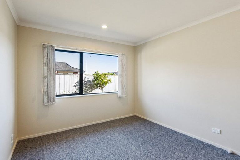 Photo of property in 32 Monarch Place, Paraparaumu Beach, Paraparaumu, 5032