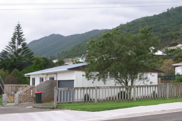 Photo of property in 3 Kaka Street, Waikanae, 5036