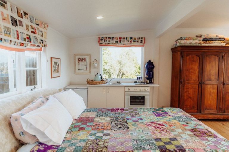 Photo of property in 22 Melandra Road, Stanmore Bay, Whangaparaoa, 0932