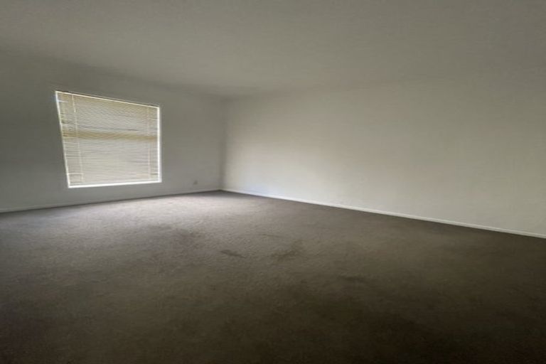 Photo of property in 7 Springbank Lane, Te Atatu Peninsula, Auckland, 0610