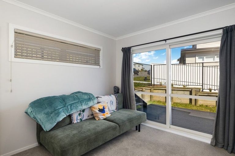 Photo of property in 11 Cirrus Close, Newlands, Wellington, 6037