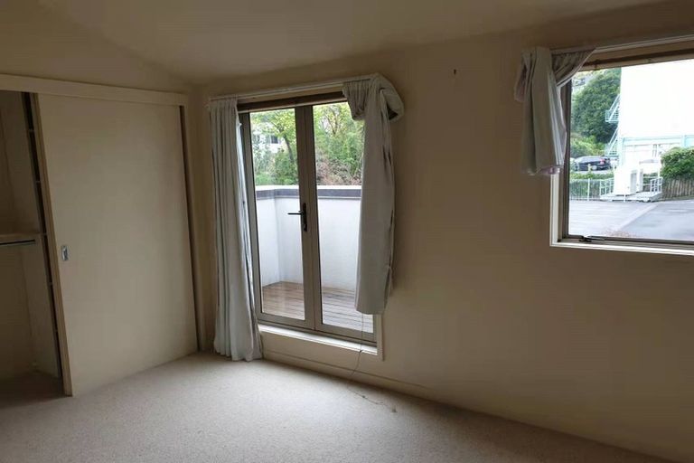 Photo of property in 5 Mannikin Place, Unsworth Heights, Auckland, 0632