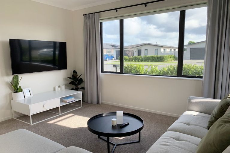 Photo of property in 34 Waituarua Drive, Takanini, 2112