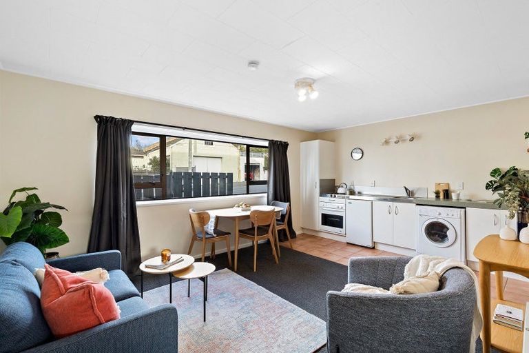 Photo of property in 52u1 Russell Terrace, Berhampore, Wellington, 6023