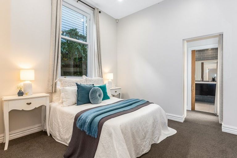 Photo of property in 68 Northland Road, Northland, Wellington, 6012