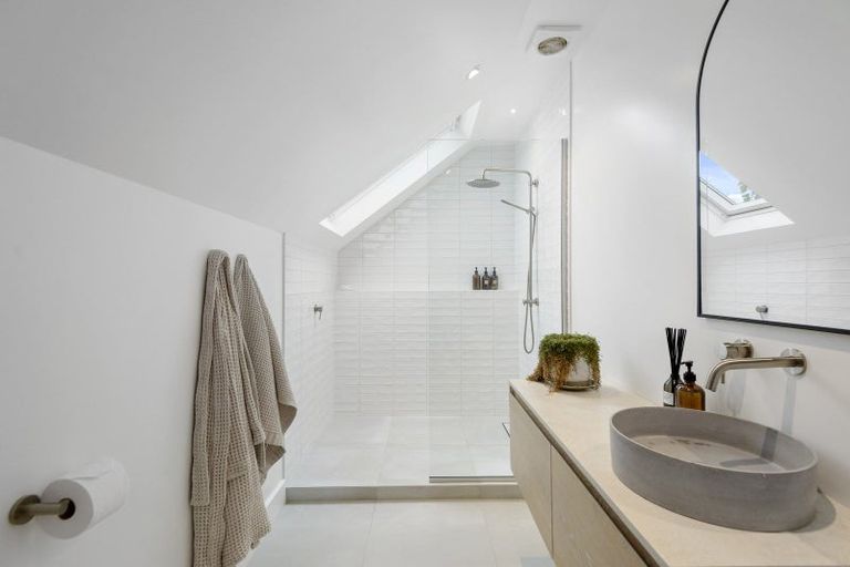 Photo of property in 64 Wilsons Road, Saint Martins, Christchurch, 8022