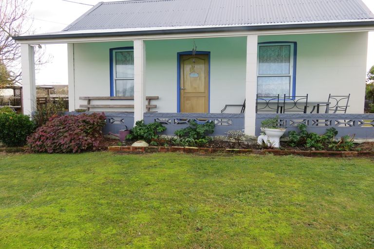 Photo of property in 28 Saint Leonards Road, Temuka, 7920