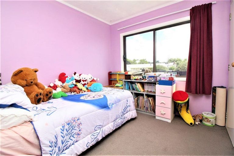 Photo of property in 17 Garelja Road, Henderson, Auckland, 0612