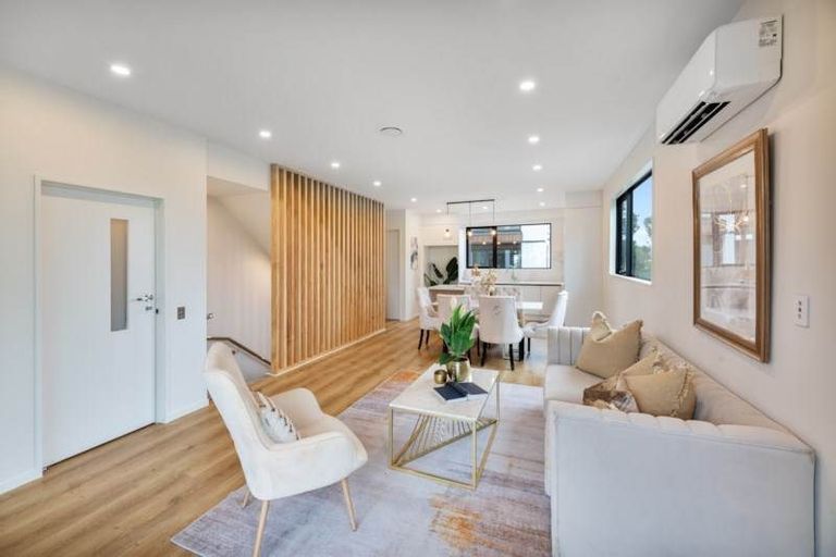Photo of property in 1/16 Williamson Avenue, Belmont, Auckland, 0622
