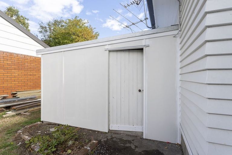 Photo of property in 43 Aorangi Road, Bryndwr, Christchurch, 8053