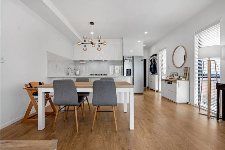 Photo of property in 5b Frontier Lane, Flat Bush, Auckland, 2019