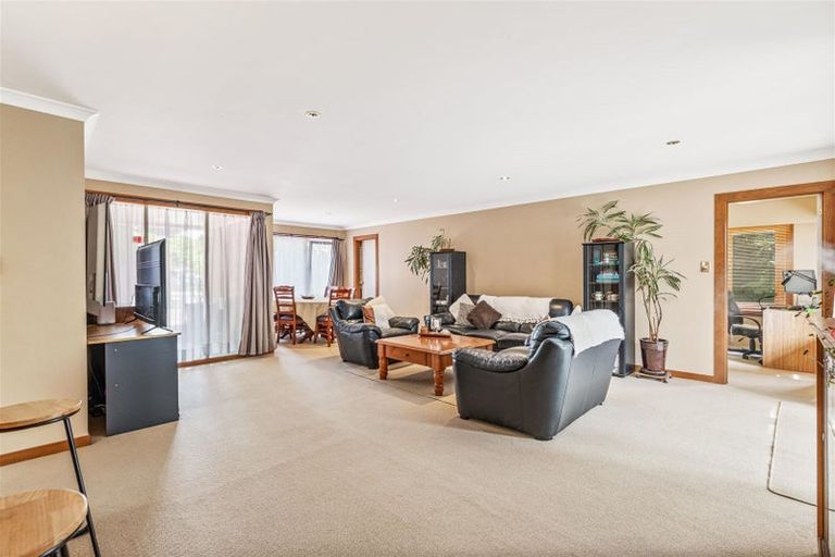 Photo of property in 60 Royal View Road, Te Atatu South, Auckland, 0610