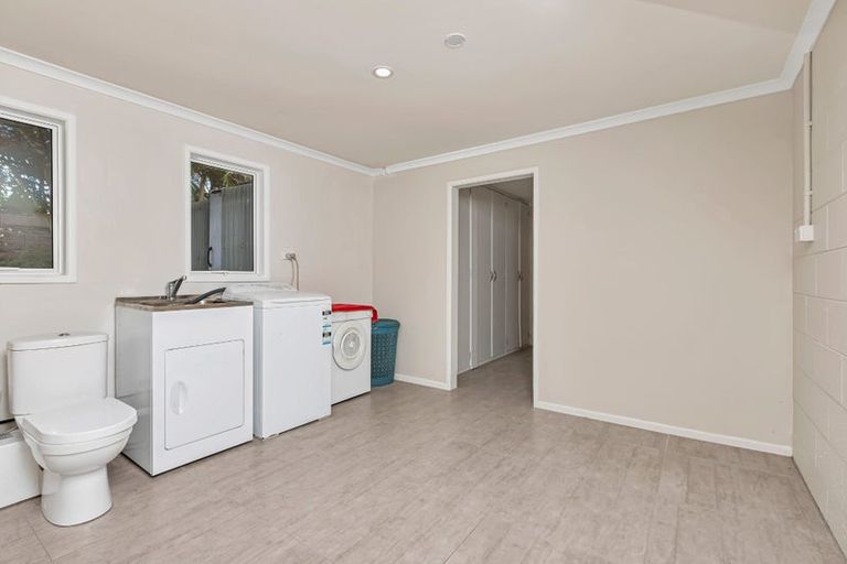 Photo of property in 22 Karoro Road, One Tree Point, 0118