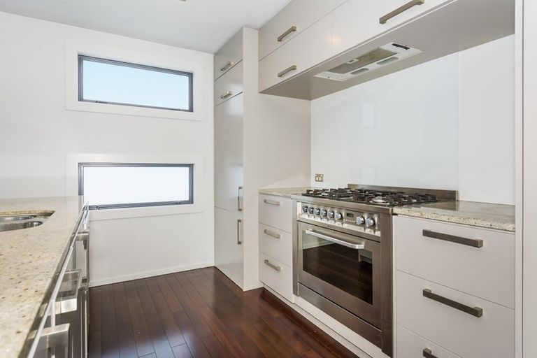 Photo of property in 100 Lake Road, Northcote, Auckland, 0627