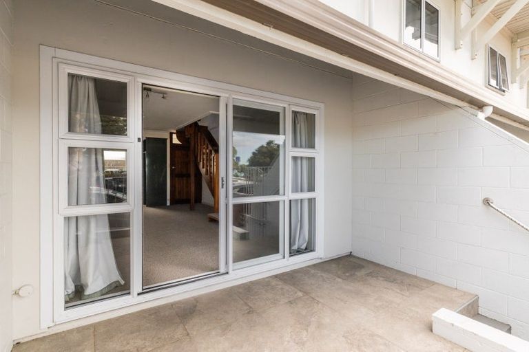 Photo of property in 241 Marine Parade, Napier South, Napier, 4110