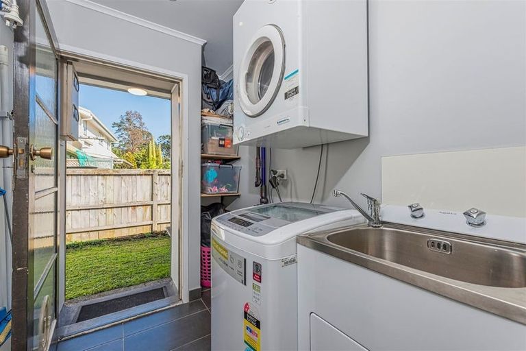 Photo of property in 4 Pipitea Place, Massey, Auckland, 0614