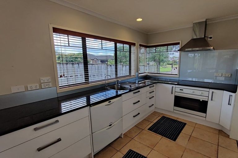 Photo of property in 12 Russett Grove, Henderson, Auckland, 0612