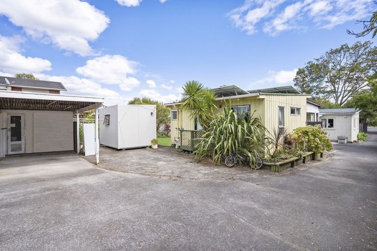 Photo of property in 176 Henderson Valley Road, Henderson, Auckland, 0612