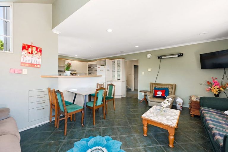 Photo of property in 12 Dover Road, St Andrews, Hamilton, 3200