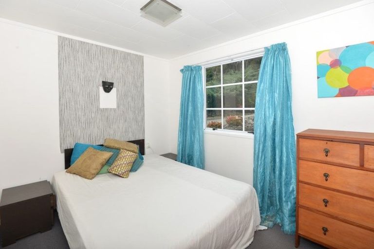 Photo of property in 2 Kaiwaka Road, Onerahi, Whangarei, 0110