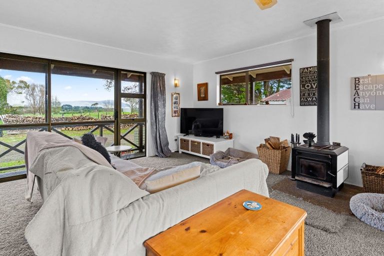Photo of property in 101 Forest Lakes Road, Otaki, 5583
