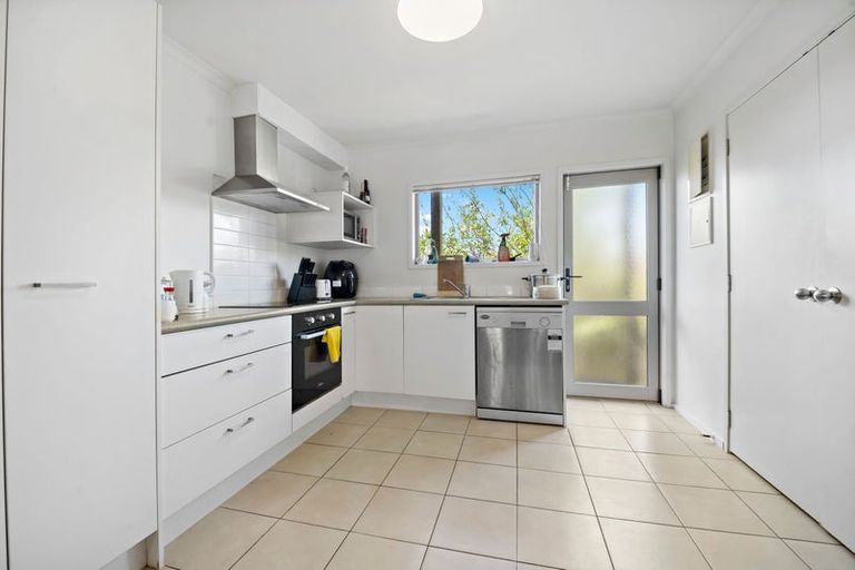 Photo of property in 12/94 Glengarry Road, Glen Eden, Auckland, 0602