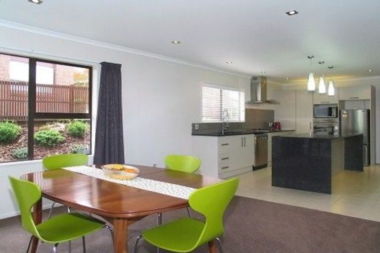 Photo of property in 5 Ramphal Terrace, Khandallah, Wellington, 6035