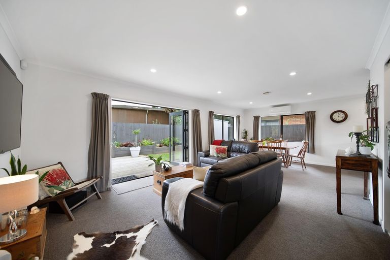 Photo of property in 17a Callis Avenue, Opaheke, Papakura, 2113