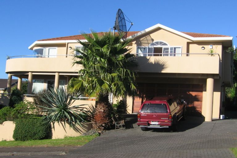 Photo of property in 15 Marguerita Place, West Harbour, Auckland, 0618
